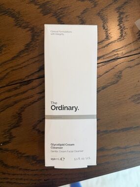 The Ordinary Glycolipid Cream Cleanser - White and Gray Accents